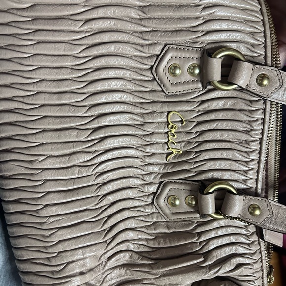 COACH🩷 Ashley gathered leather satchel. - Picture 7 of 9